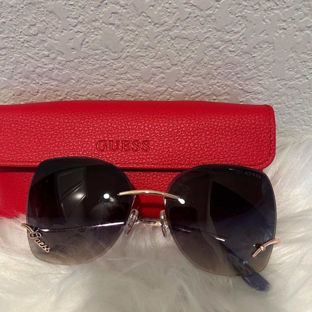 GUESS Red Sunglasses with Gradient Black Lenses and Gold Accents